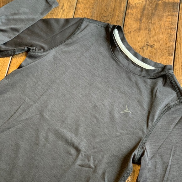 🧨2/$20🧨Old Navy Active Long-Sleeved Base Layer - Picture 2 of 10